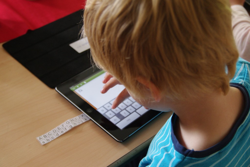 2014 ストックホルム市内の学校にてiPadを使った文章づくり